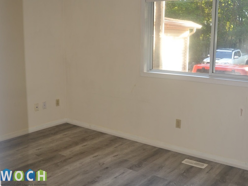 146 King St n St, 146 King St N, Ontario N2J 2X9, 5 Bedrooms Bedrooms, ,2 BathroomsBathrooms,Apartment,For Rent,146 King St N,King St n,1032